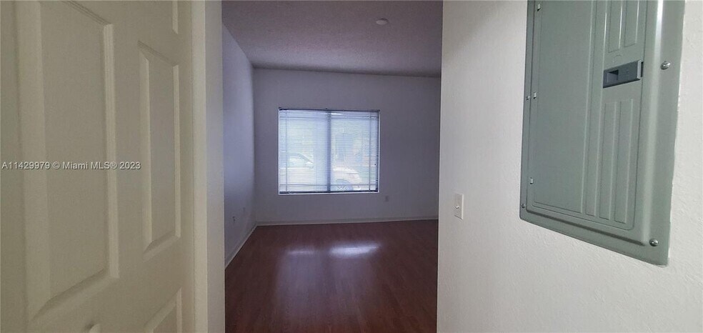 Building Photo - 2804 Sarento Pl