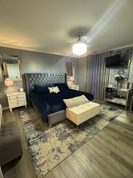 Primary Photo - 13 Signet Dr