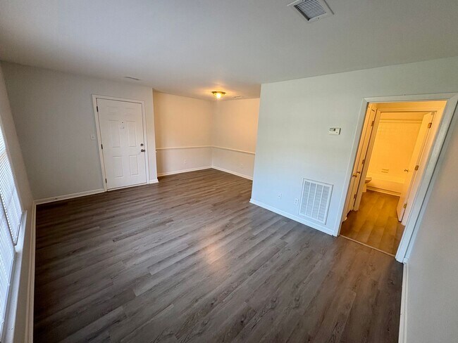 Building Photo - 709 Montclair Dr