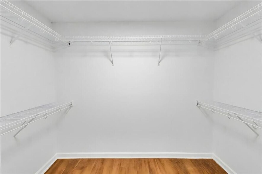 Building Photo - 125 York Ln