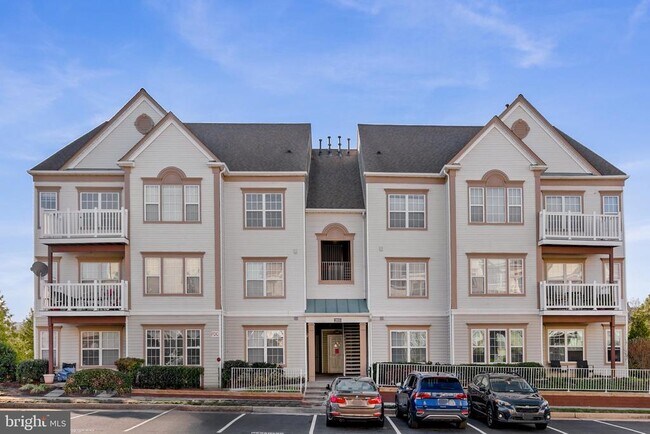 Building Photo - 21855 Locomotive Terrace