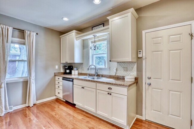 Building Photo - Beautiful Updated 3-Bedroom Colonial – Prime East Side Location