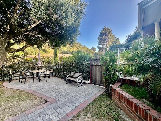 Building Photo - 2255 E Chevy Chase Dr