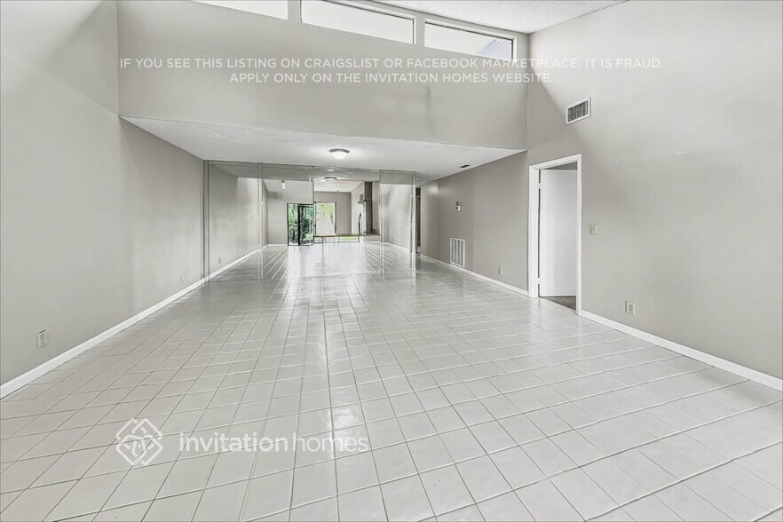 Building Photo - 381 Wildwood Ln E