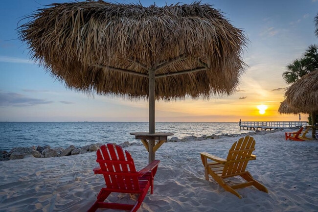 Building Photo - 2502 N Rocky Point Dr