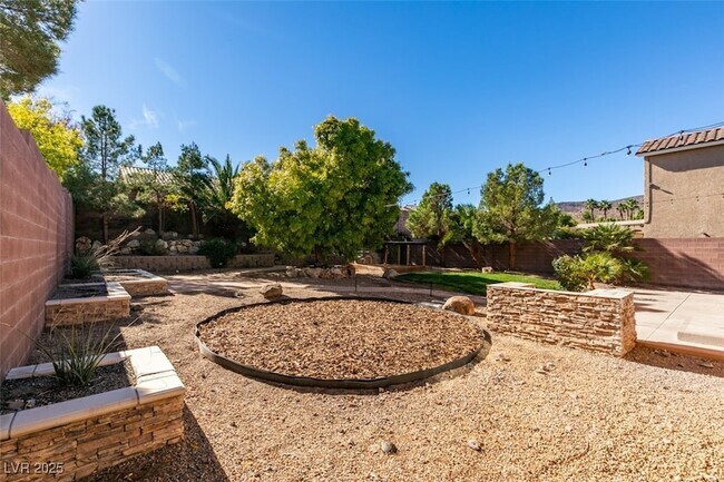 Building Photo - 25 Precipice Ct