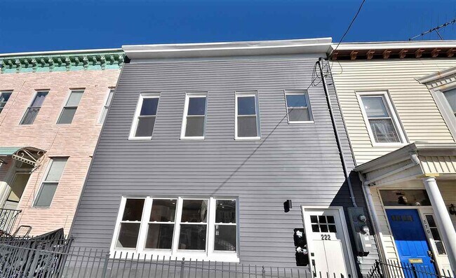 Building Photo - 222 69th St