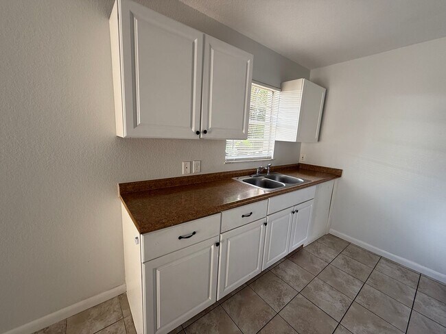 Building Photo - 2512 51st Ave Terrace W