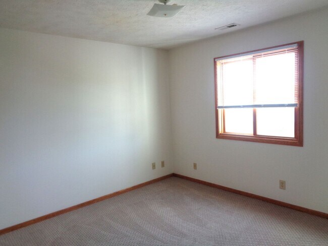 Building Photo - 5418 W Redberry Ln