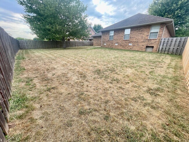 Building Photo - 1233 E Ogorman Ct