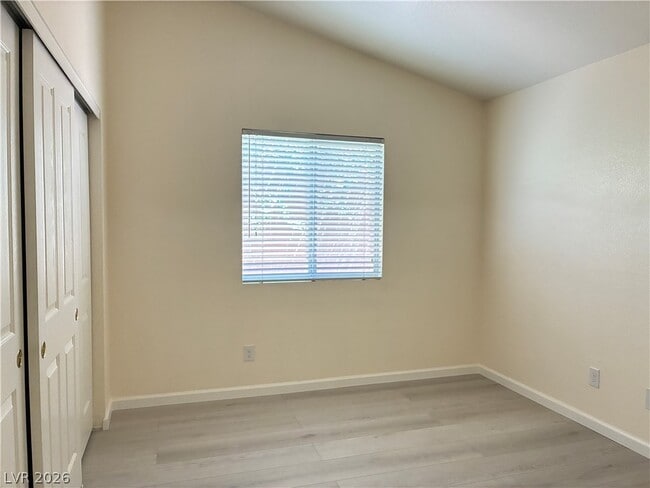 Building Photo - 688 Pansy Pl