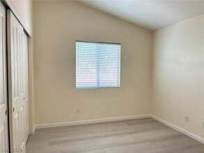 Building Photo - 688 Pansy Pl