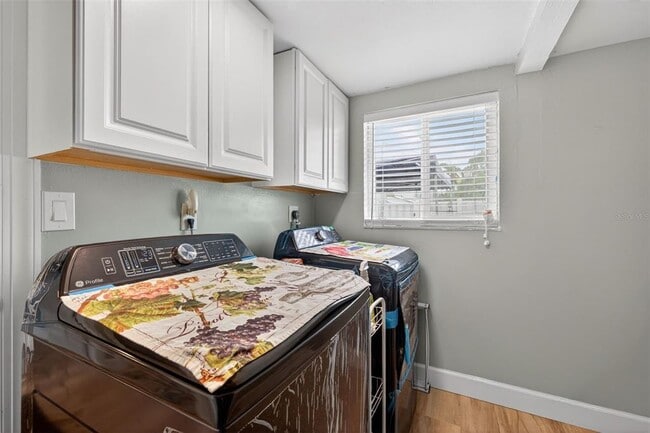 Building Photo - 6537 Cape Hatteras Way NE