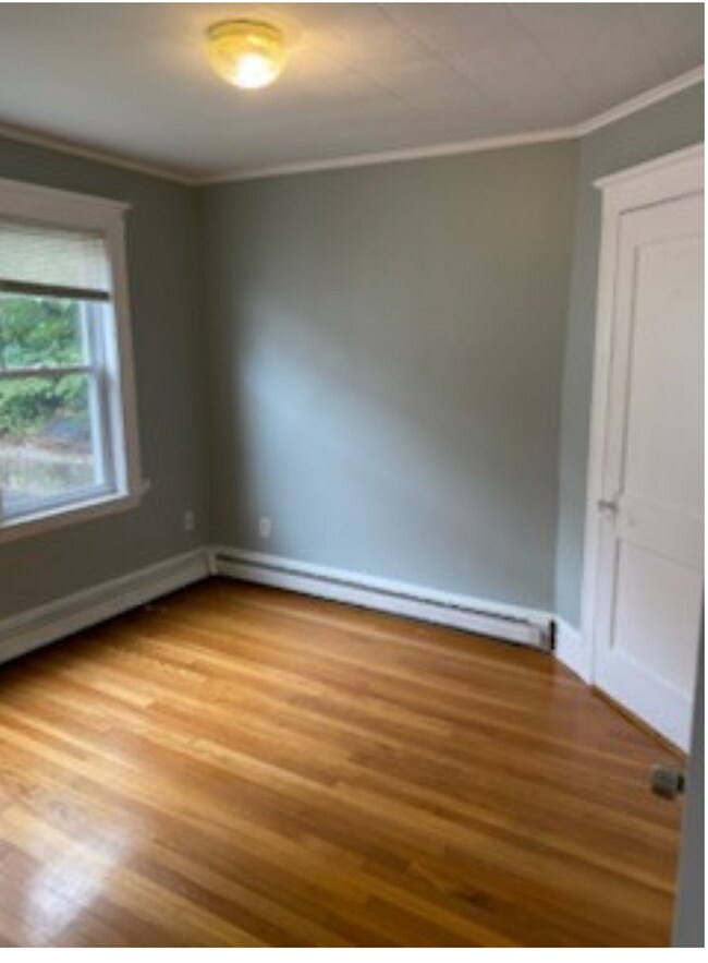 Building Photo - Lovely Brighton 4-bed, 2-bath Townhouse Near BC