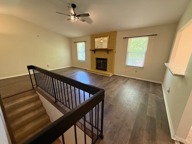 Building Photo - 17 Hurstfield Ct