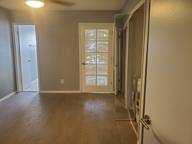 Master Bedroom - 2416 Wrld Pkwy Blvd