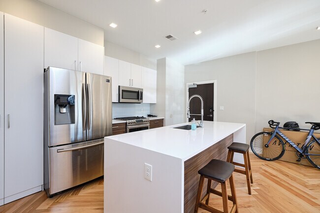 Building Photo - 1345 K St SE