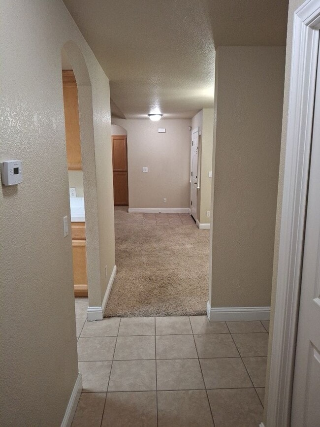 Building Photo - Central Roseville Single Story, 3 Bedroom, 2 Bath, 2 Car Garage Close to schools & Shopping