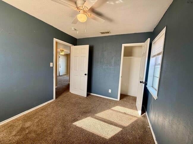 Building Photo - 3013 Lavell Ave