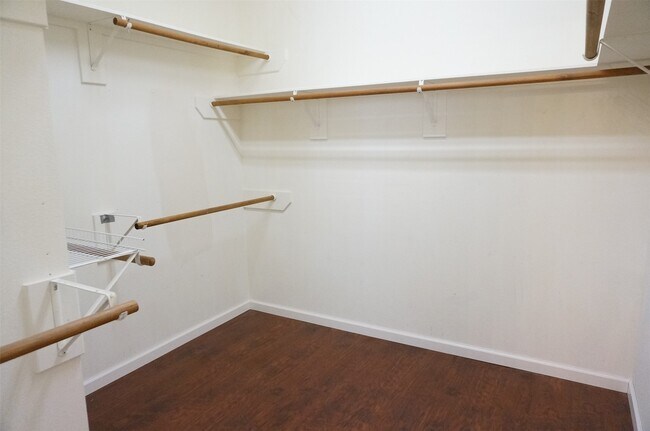 Building Photo - 2114 Madewood Dr