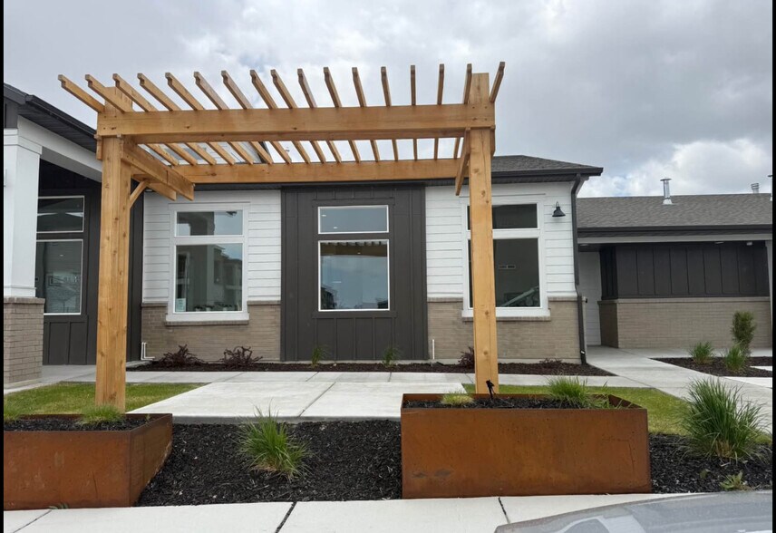 Building Photo - 13584 S Hanley Ln
