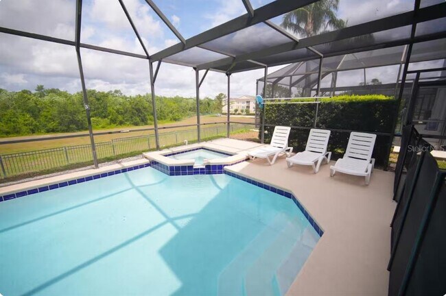 Building Photo - 8125 Sun Palm Dr