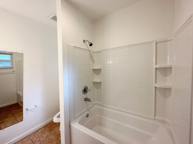 Building Photo - 3 Bedroom, 3 Bath House in Hibiscus Park -...