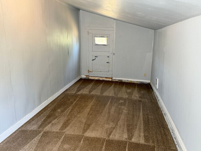 Building Photo - 844 D St