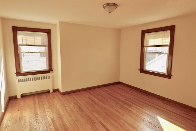 Building Photo - 82 S Chestnut St