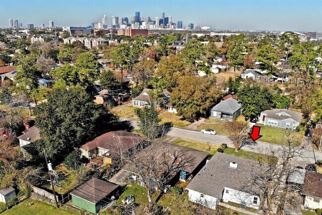 Building Photo - 3834 Rosedale St