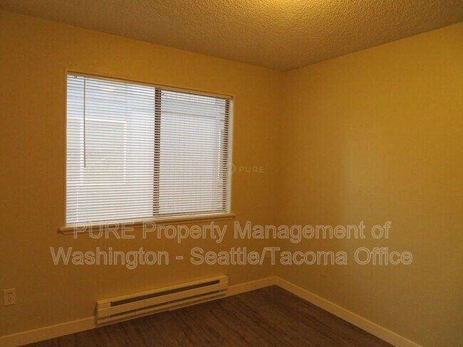 Building Photo - 1011 18th St NE