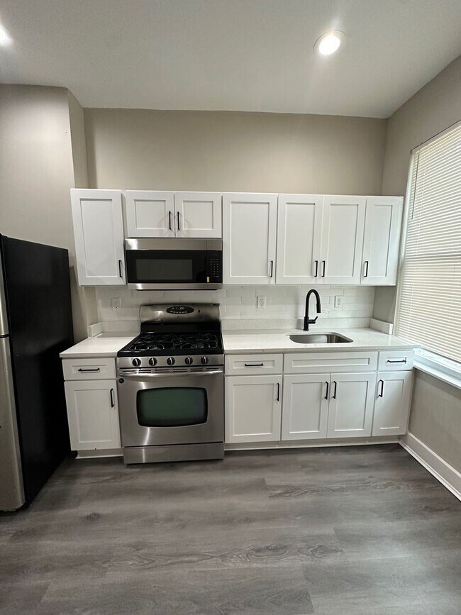 Building Photo - Newly Renovated 4BR/2BA Family Home in Win...