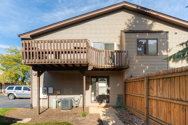 Building Photo - 1707 Cedarbrook Ct