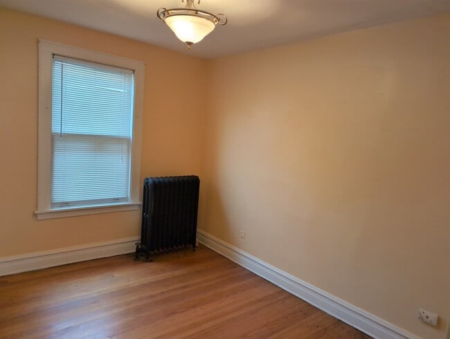 Building Photo - 5622 N Mango Ave