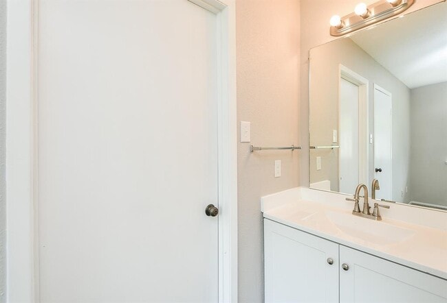 Building Photo - 5809 Village Forest Ct