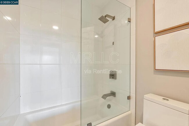 Building Photo - 233 Orange St