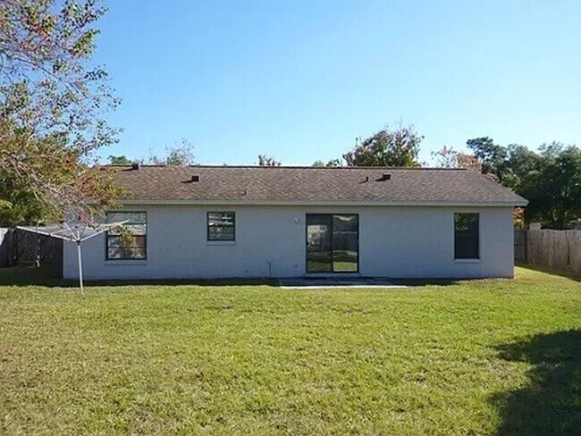 Building Photo - Beautiful 3-Bedroom, 2-Bath Home with 2-Ca...