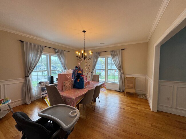 Building Photo - Waltham 3 bed 2.5 Bath