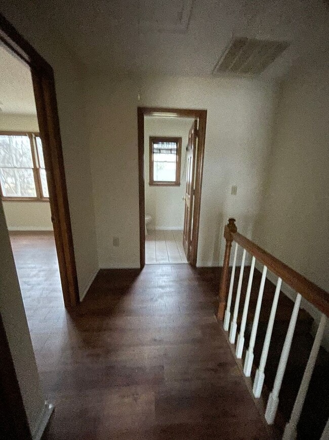 Building Photo - Lovely 2 bedroom 1.5 Bath  Townhome in Cit...