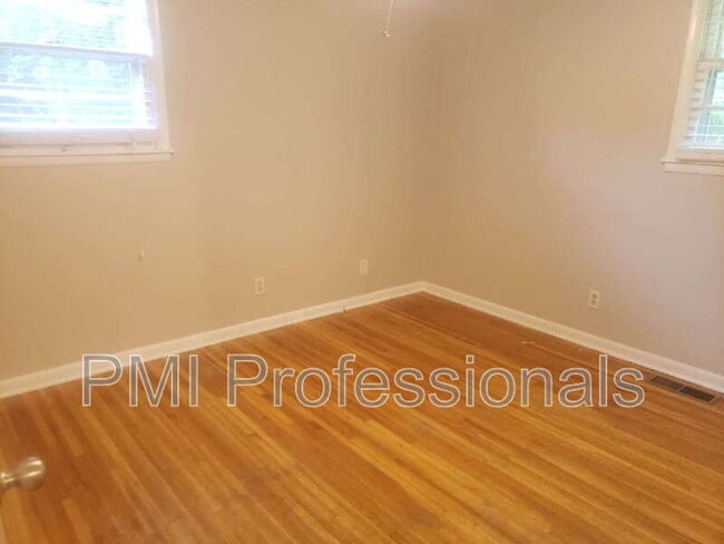 Building Photo - 206 Highland Ave