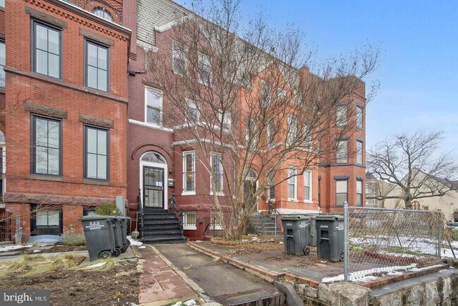 Building Photo - 3016 13th St NW