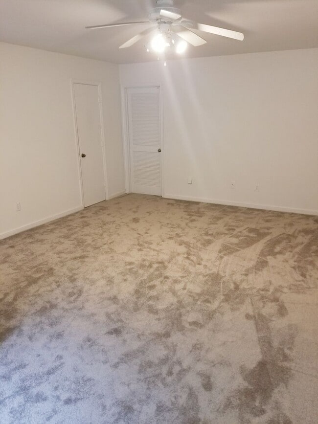 Building Photo - A spacious 3-Bedroom 1.5-Bathroom 3 Story ...