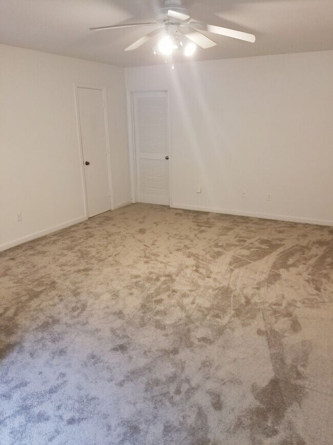 Building Photo - A spacious 3-Bedroom 1.5-Bathroom 3 Story Townhouse off of Old Forest Road With a Pool