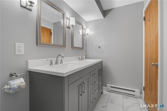 Building Photo - 115 S Main St