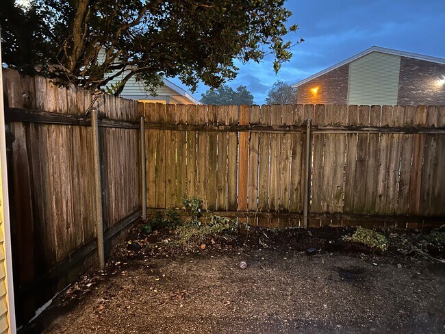 Building Photo - Charming 2 Bed, 1.5 Bath Townhouse in Lafayette!