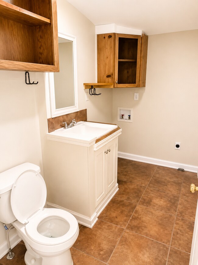 Building Photo - Spacious 3 Bedroom, 2 Bath Home in North Jackson