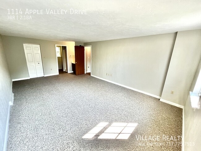 Building Photo - Extremely spacious 3-bed townhome in Dalla...