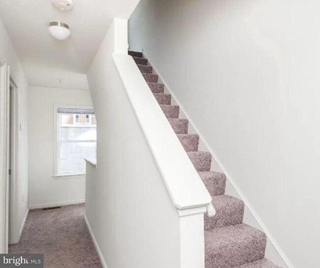 Building Photo - 5237 Crowson Ave