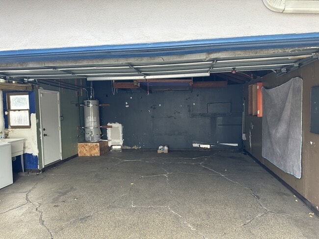 Building Photo - Stockton 3 Bedroom 2 Bathroom Home