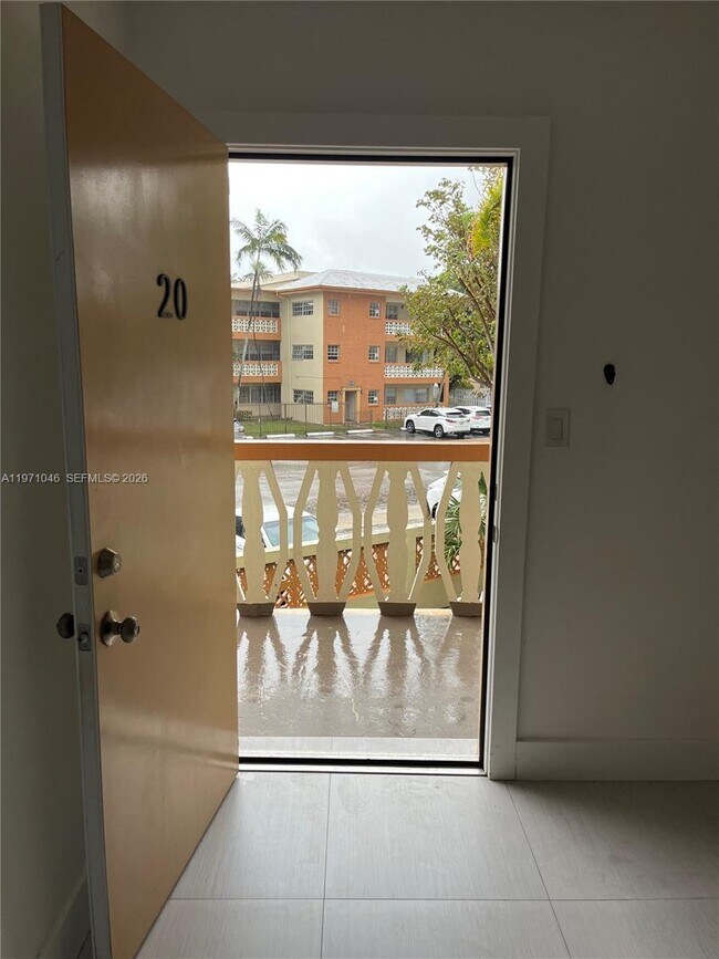 Building Photo - 11855 NE 19th Dr